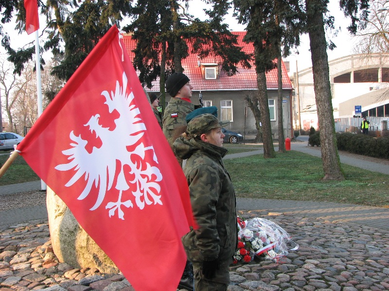Gminne obchody 97. rocznicy wybuchu Powstania Wielkopolskiego 1918-1919 w Mroczy z udziałem uczniów ?mundurowych? z ZSP w Szubinie