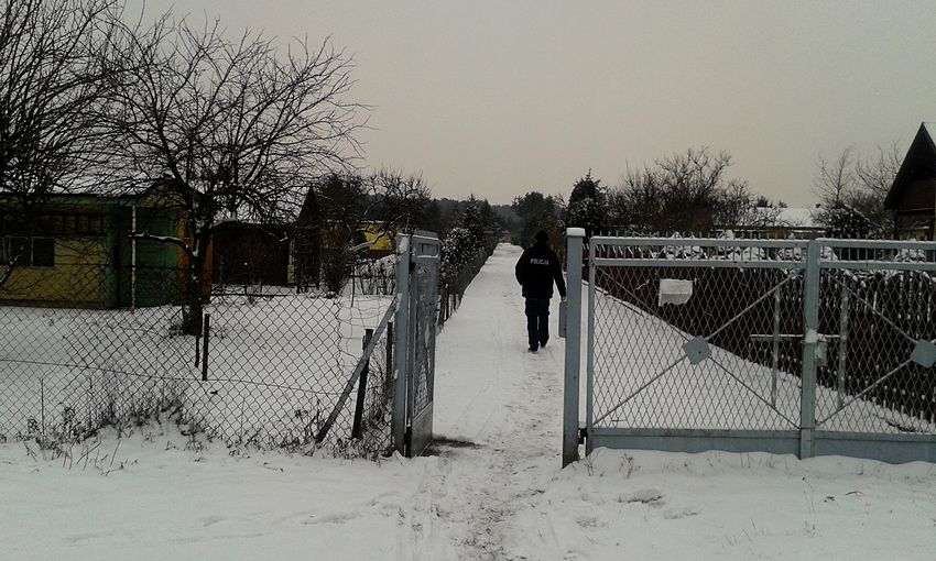 Policjanci w powiecie nakielskim kontrolują miejsca przebywania bezdomnych
