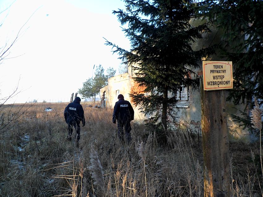 Policjanci w powiecie nakielskim kontrolują miejsca przebywania bezdomnych