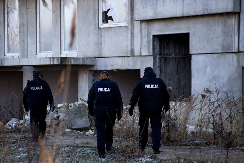 Policjanci w powiecie nakielskim kontrolują miejsca przebywania bezdomnych