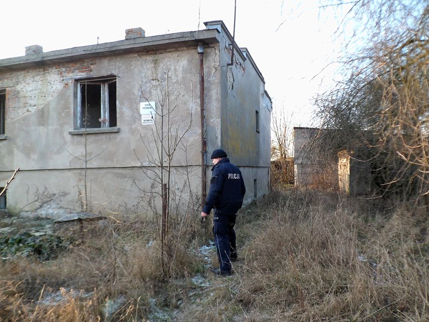 Policjanci w powiecie nakielskim kontrolują miejsca przebywania bezdomnych