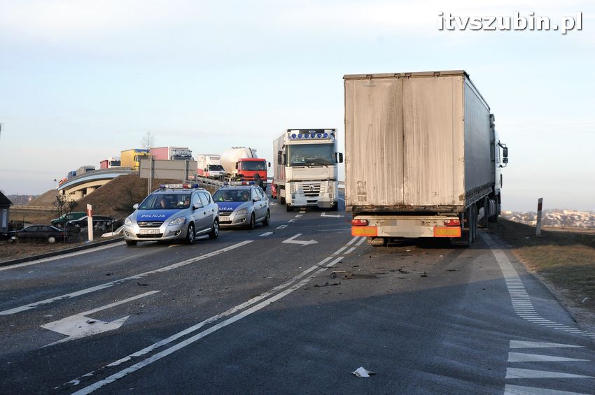 Wypadek Tira z osobówką w Smolnikach