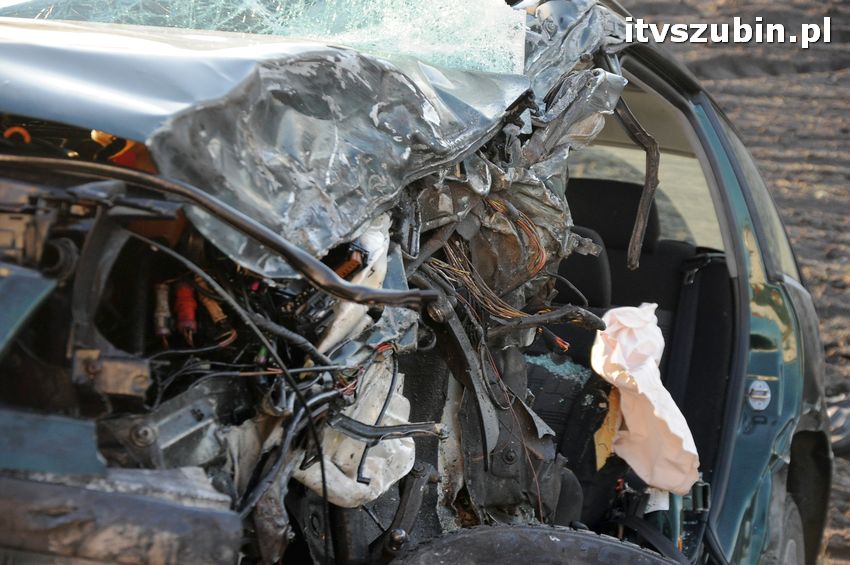 Wypadek Tira z osobówką w Smolnikach