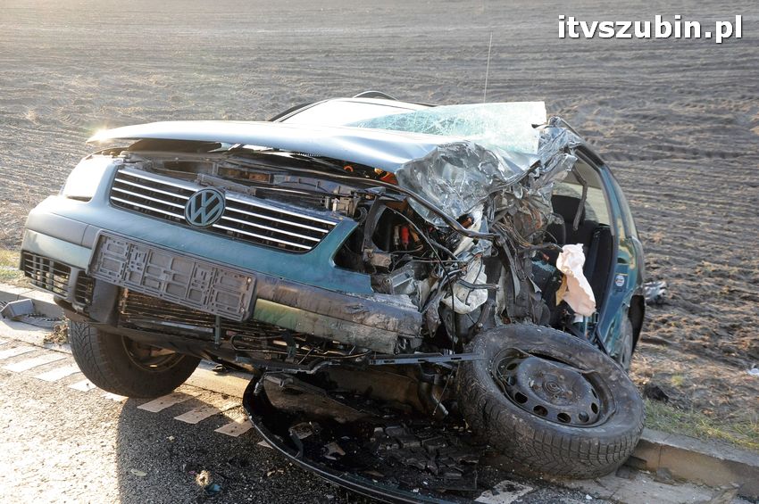 Wypadek Tira z osobówką w Smolnikach
