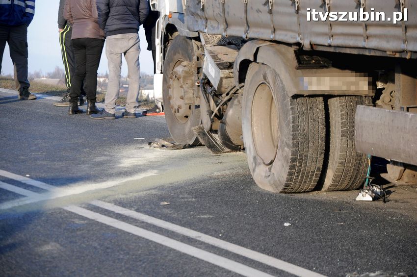 Wypadek Tira z osobówką w Smolnikach