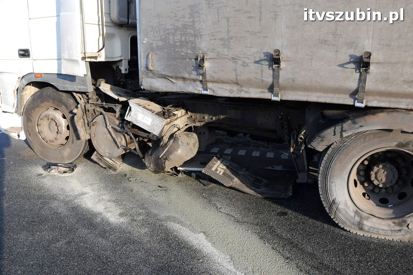 Wypadek Tira z osobówką w Smolnikach