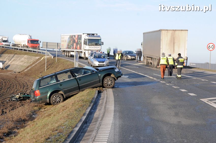 Wypadek Tira z osobówką w Smolnikach