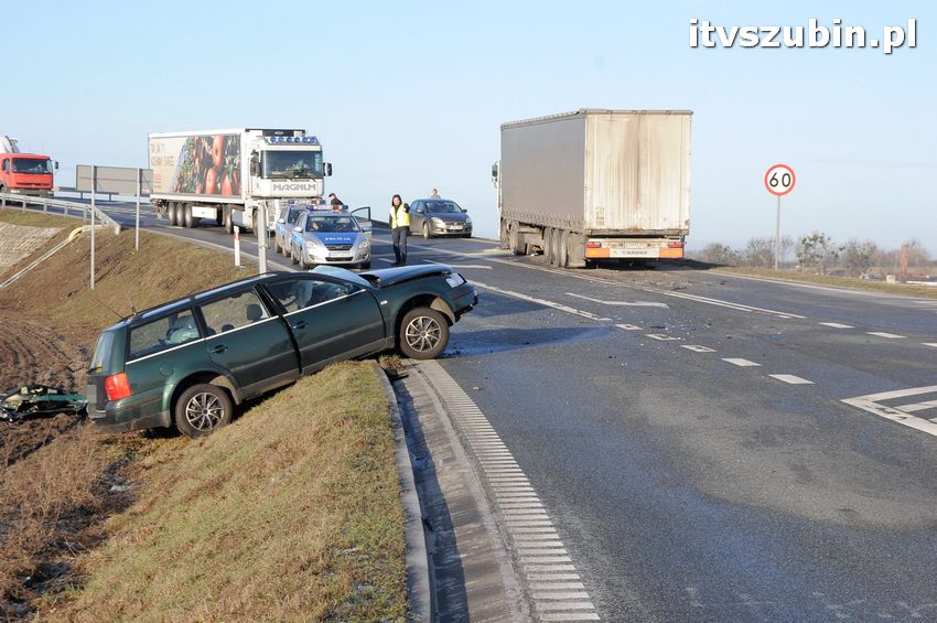 Wypadek Tira z osobówką w Smolnikach