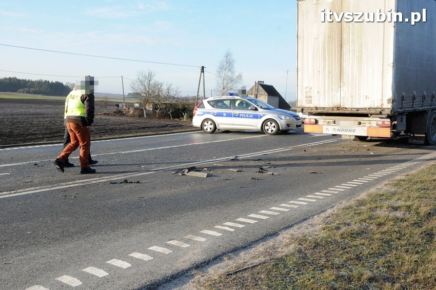 Wypadek Tira z osobówką w Smolnikach