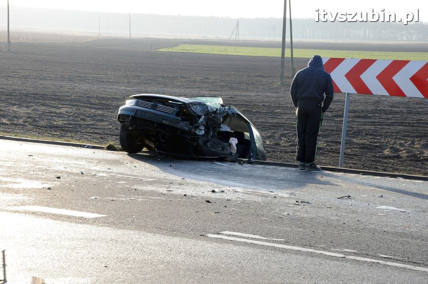 Wypadek Tira z osobówką w Smolnikach