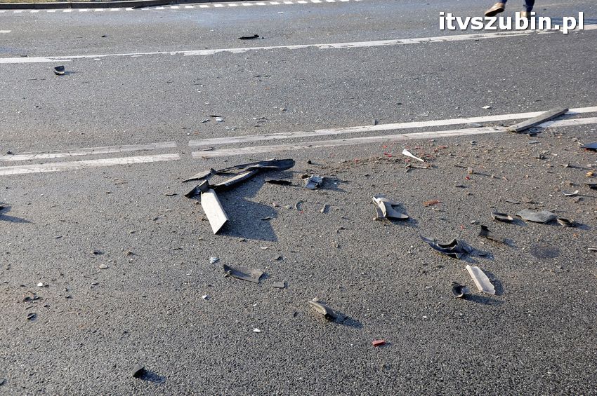 Wypadek Tira z osobówką w Smolnikach