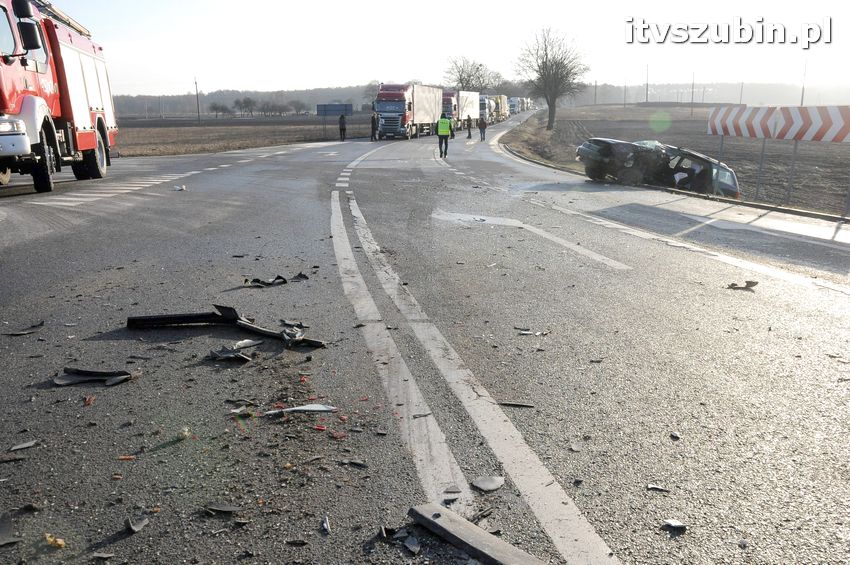 Wypadek Tira z osobówką w Smolnikach