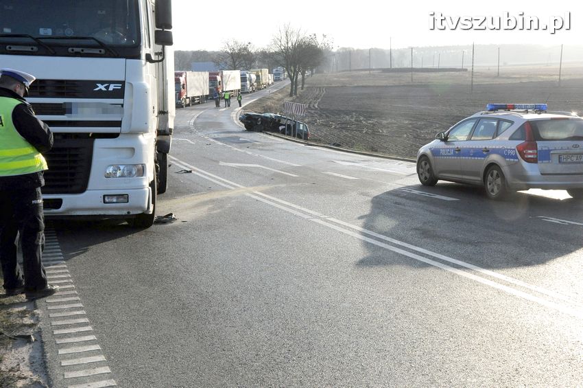 Wypadek Tira z osobówką w Smolnikach