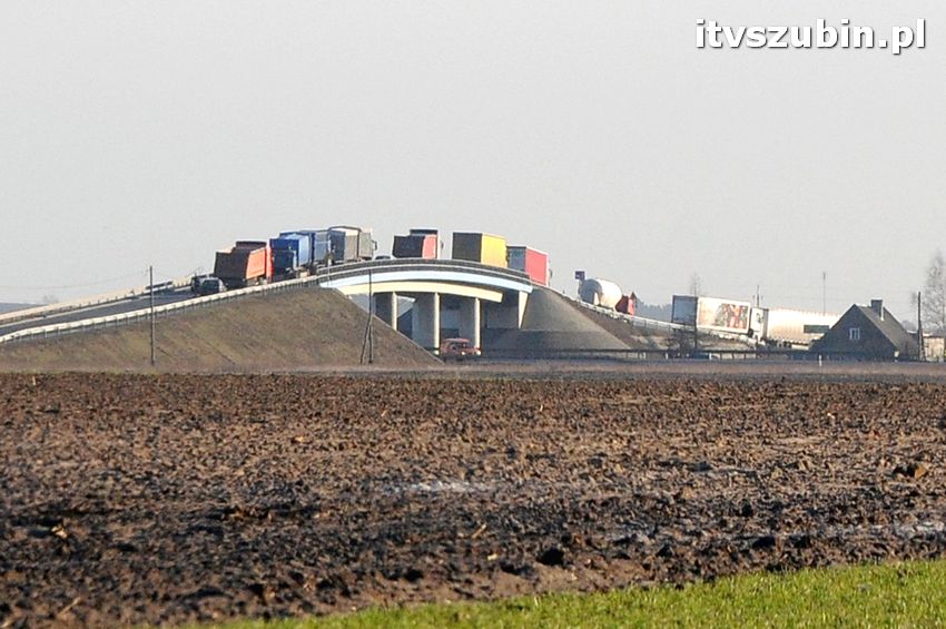 Wypadek Tira z osobówką w Smolnikach
