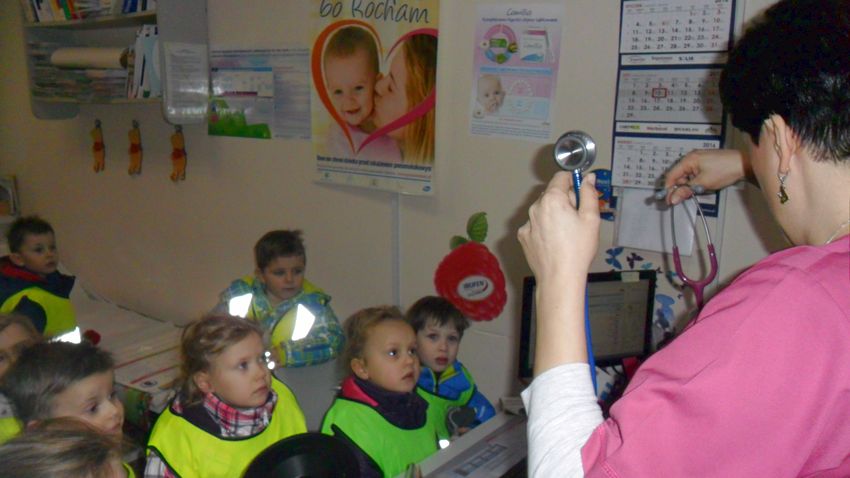 ?Pszczółki? z Samorządowego Przedszkola nr 2 w Szubinie z wizytą w Przychodni ?Lekarz Domowy?