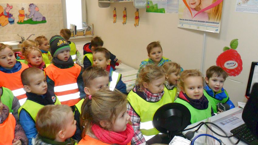 ?Pszczółki? z Samorządowego Przedszkola nr 2 w Szubinie z wizytą w Przychodni ?Lekarz Domowy?