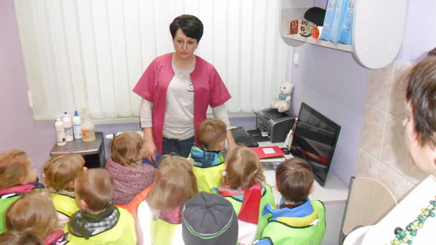 ?Pszczółki? z Samorządowego Przedszkola nr 2 w Szubinie z wizytą w Przychodni ?Lekarz Domowy?