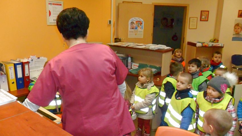 ?Pszczółki? z Samorządowego Przedszkola nr 2 w Szubinie z wizytą w Przychodni ?Lekarz Domowy?