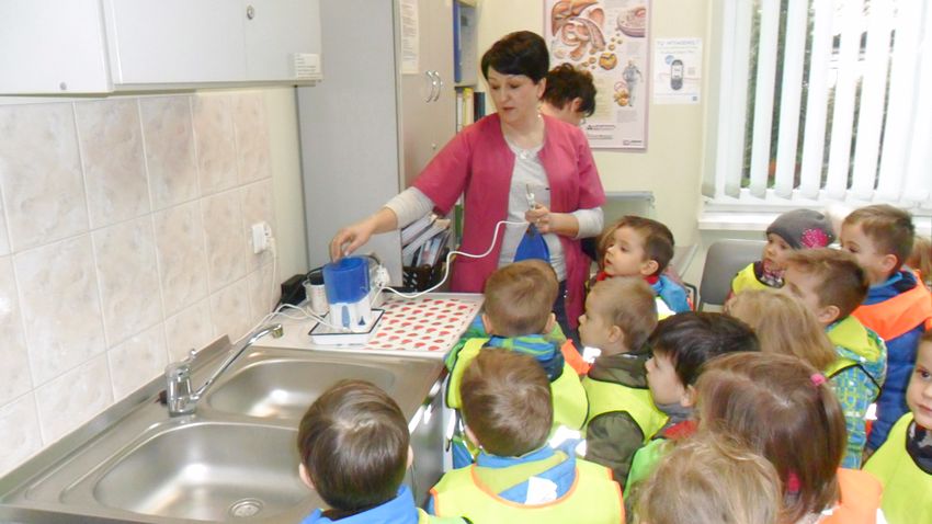 ?Pszczółki? z Samorządowego Przedszkola nr 2 w Szubinie z wizytą w Przychodni ?Lekarz Domowy?