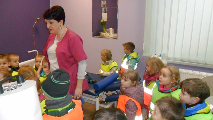 ?Pszczółki? z Samorządowego Przedszkola nr 2 w Szubinie z wizytą w Przychodni ?Lekarz Domowy?