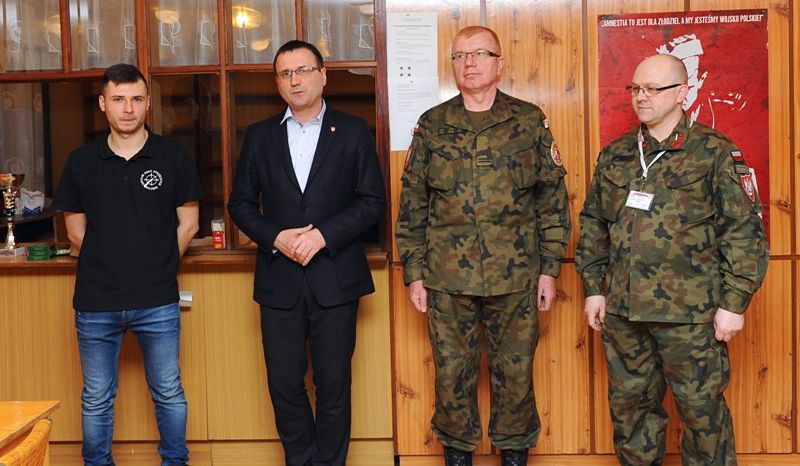 ZSP w Szubinie upamiętnił Żołnierzy Niezłomnych na strzelnicy sportowej