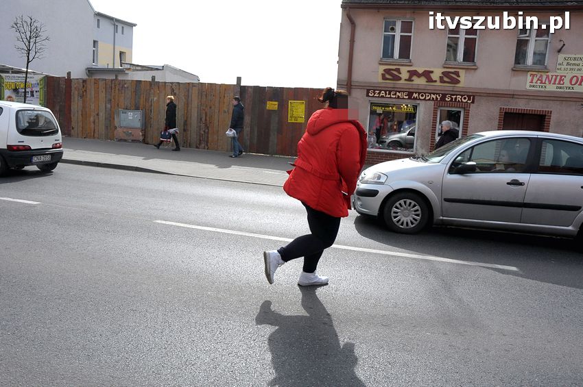 Koniec z mandatami za przechodzenie w niedowolnym miejscu.....