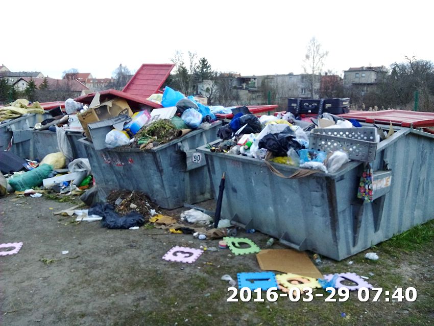 STOP NIELEGALNEMU GROMADZENIU ODPADÓW PRZY TARGOWISKU MIEJSKIM W SZUBINIE