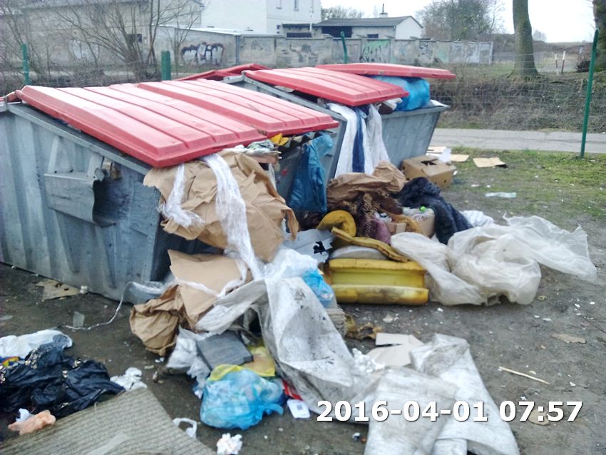 STOP NIELEGALNEMU GROMADZENIU ODPADÓW PRZY TARGOWISKU MIEJSKIM W SZUBINIE