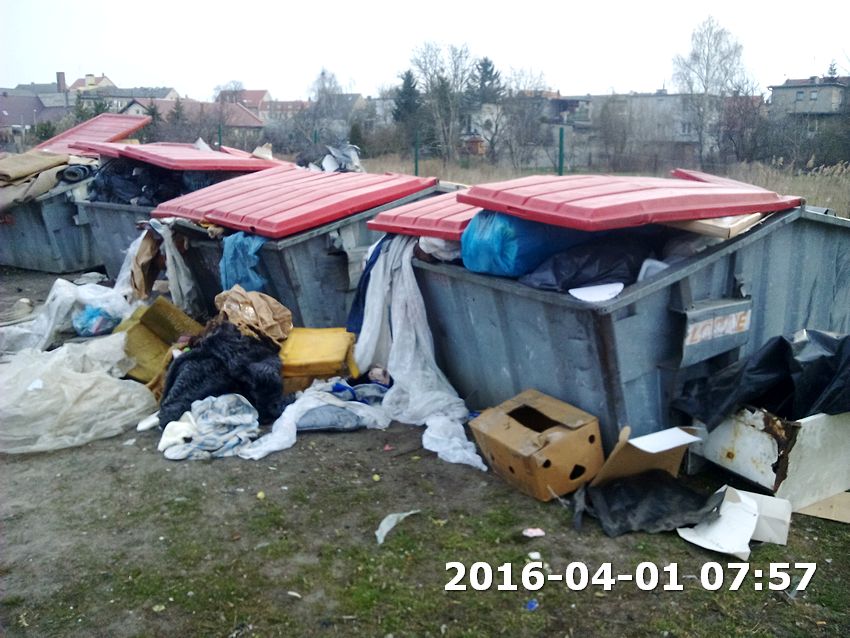 STOP NIELEGALNEMU GROMADZENIU ODPADÓW PRZY TARGOWISKU MIEJSKIM W SZUBINIE