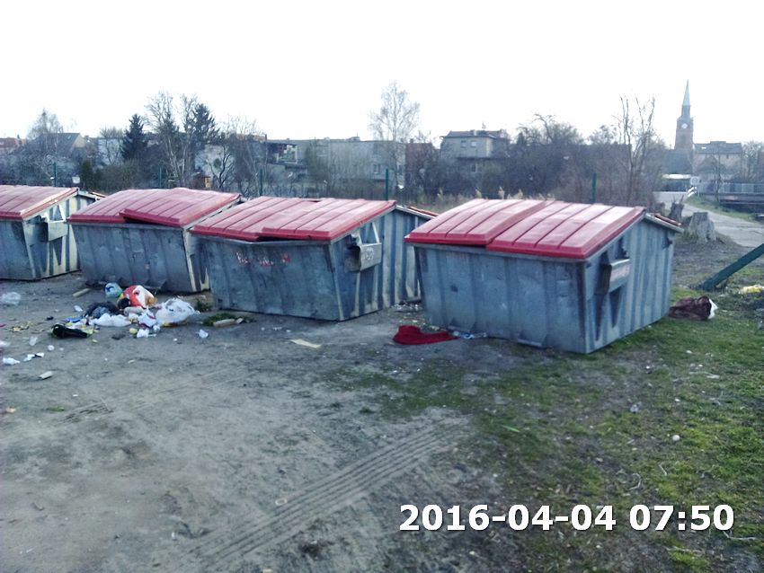 STOP NIELEGALNEMU GROMADZENIU ODPADÓW PRZY TARGOWISKU MIEJSKIM W SZUBINIE