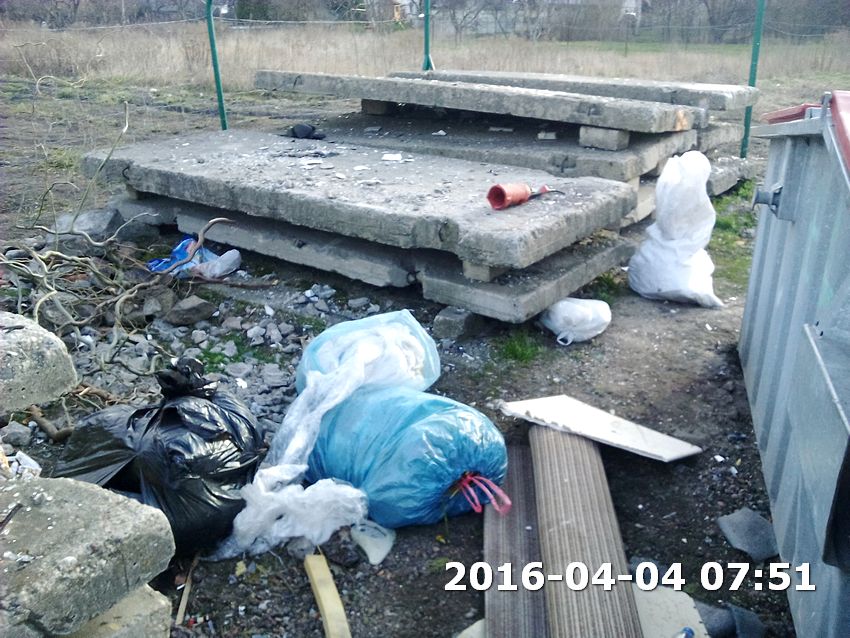 STOP NIELEGALNEMU GROMADZENIU ODPADÓW PRZY TARGOWISKU MIEJSKIM W SZUBINIE