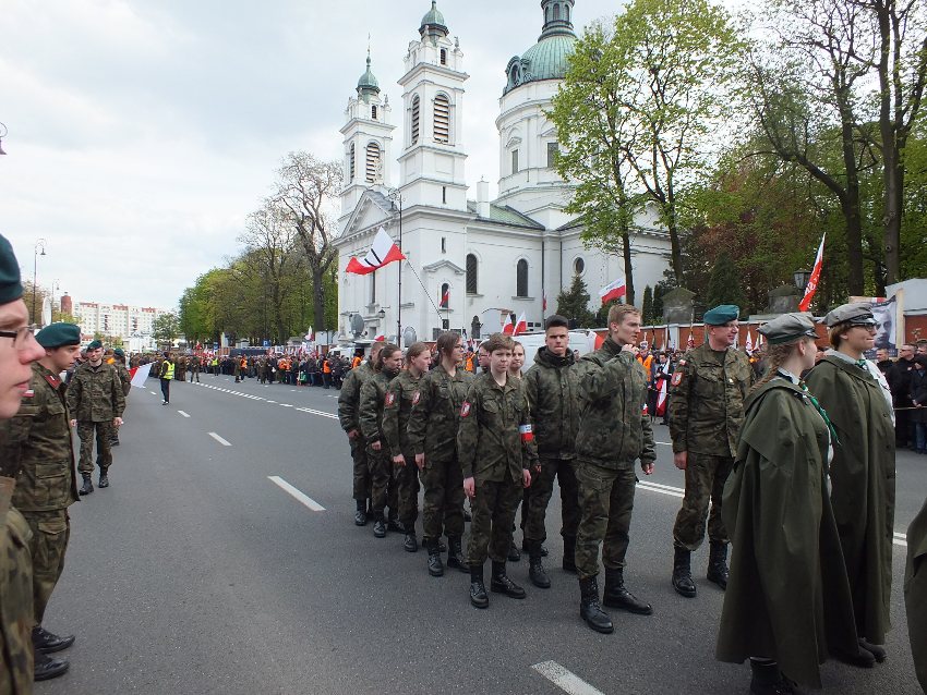 Uczniowie kadeci klasy wojskowej z ZSP w Szubinie uczestniczyli w Warszawie w uroczystości pogrzebowej Pułkownika 
