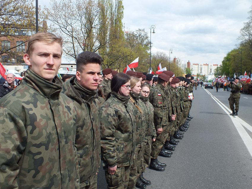 Uczniowie kadeci klasy wojskowej z ZSP w Szubinie uczestniczyli w Warszawie w uroczystości pogrzebowej Pułkownika 