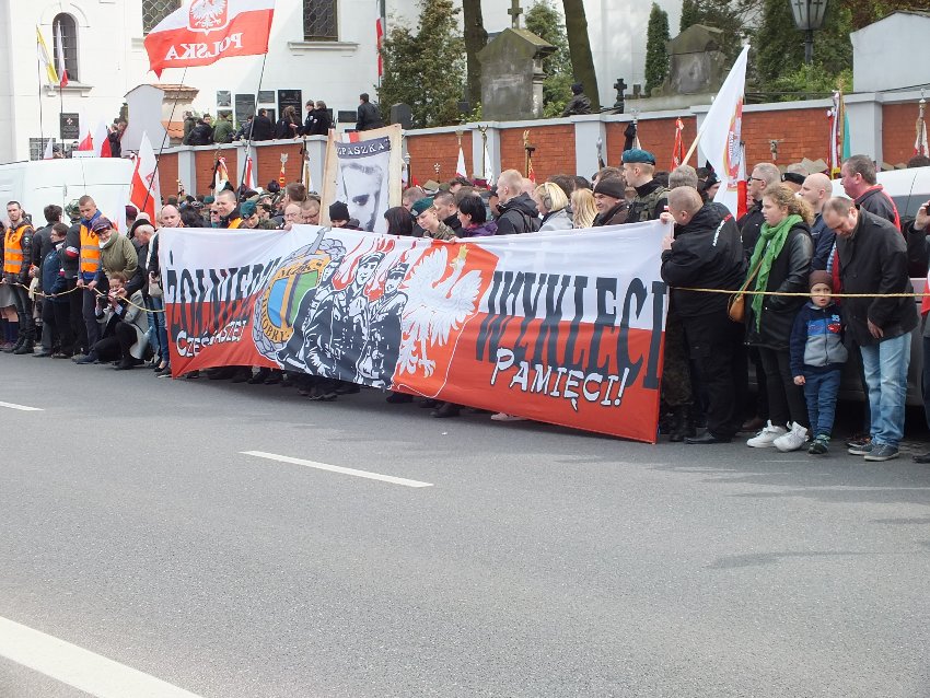 Uczniowie kadeci klasy wojskowej z ZSP w Szubinie uczestniczyli w Warszawie w uroczystości pogrzebowej Pułkownika 