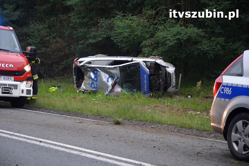 Policyjna Kia Ceed dachowała na krajowej piątce