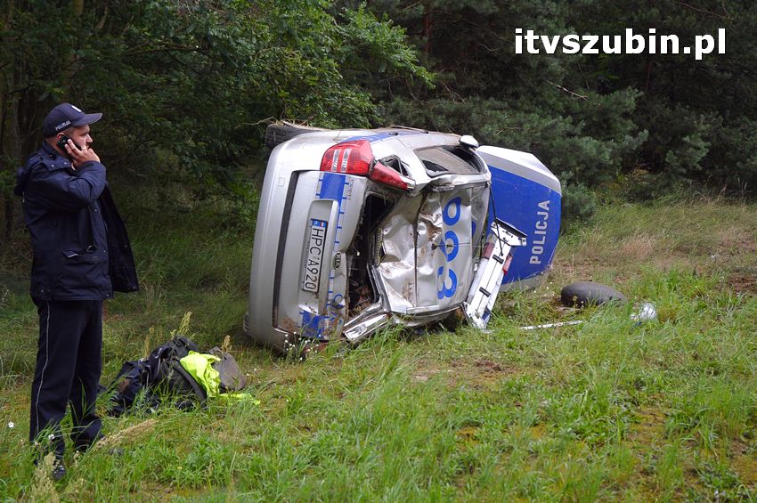 Policyjna Kia Ceed dachowała na krajowej piątce