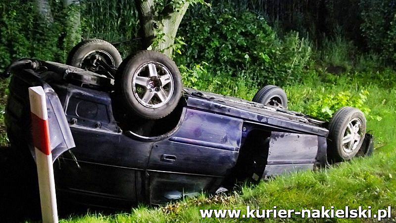 Dachowanie samochodu osobowego pod Chrząstowem