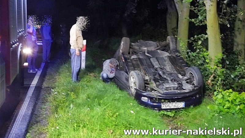 Dachowanie samochodu osobowego pod Chrząstowem