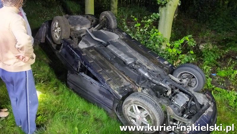 Dachowanie samochodu osobowego pod Chrząstowem