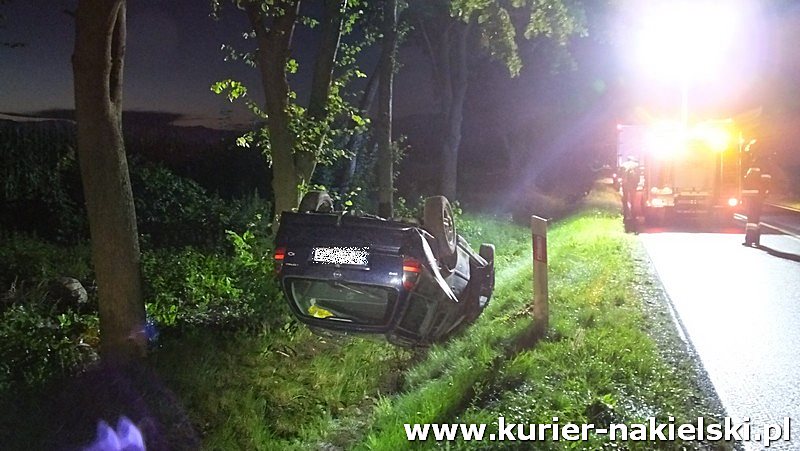 Dachowanie samochodu osobowego pod Chrząstowem