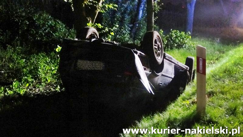 Dachowanie samochodu osobowego pod Chrząstowem