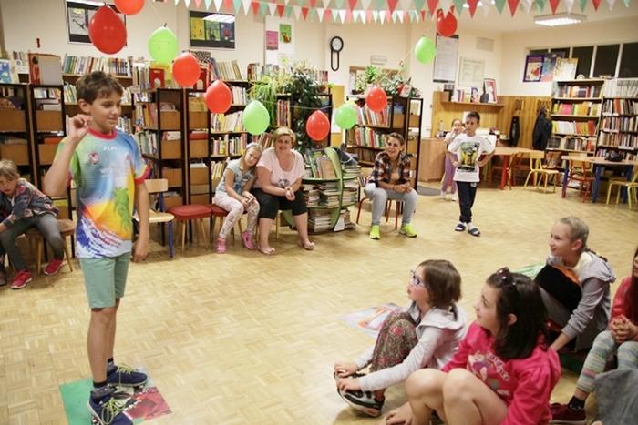 Letnia noc w bibliotece