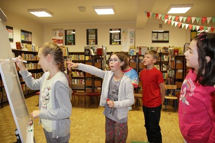 Letnia noc w bibliotece