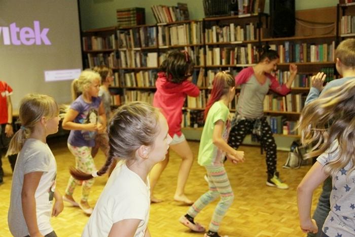 Letnia noc w bibliotece