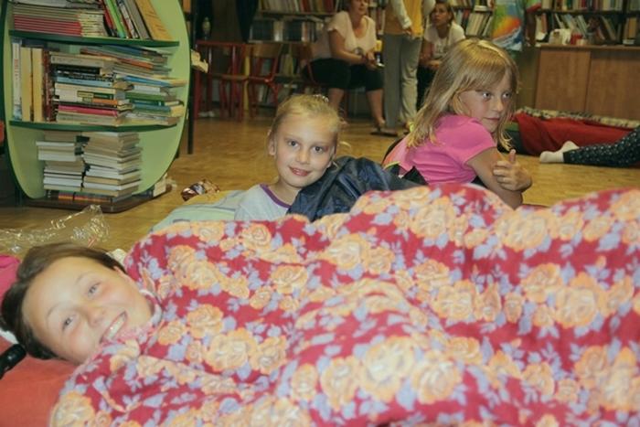 Letnia noc w bibliotece