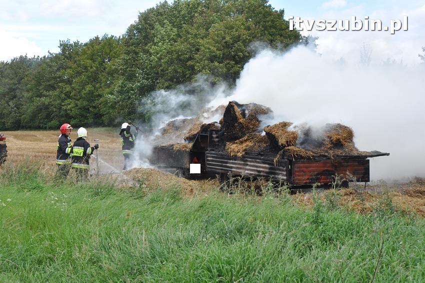 Pożar przyczep ze słomą na krajowej piątce