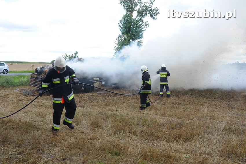Pożar przyczep ze słomą na krajowej piątce