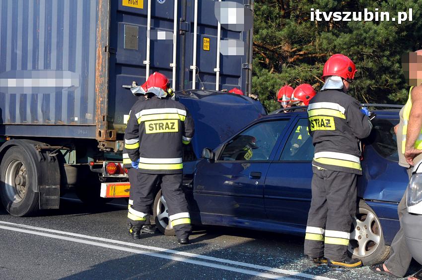 Kolizja 4 pojazdów na krajowej piątce w Nowym Świecie