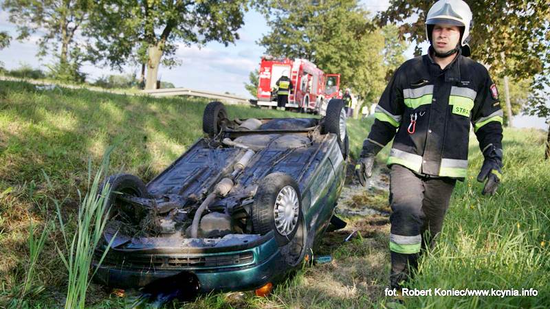Dachowała po wyprzedzaniu na skrzyżowaniu