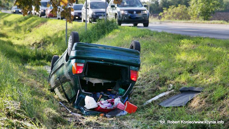 Dachowała po wyprzedzaniu na skrzyżowaniu